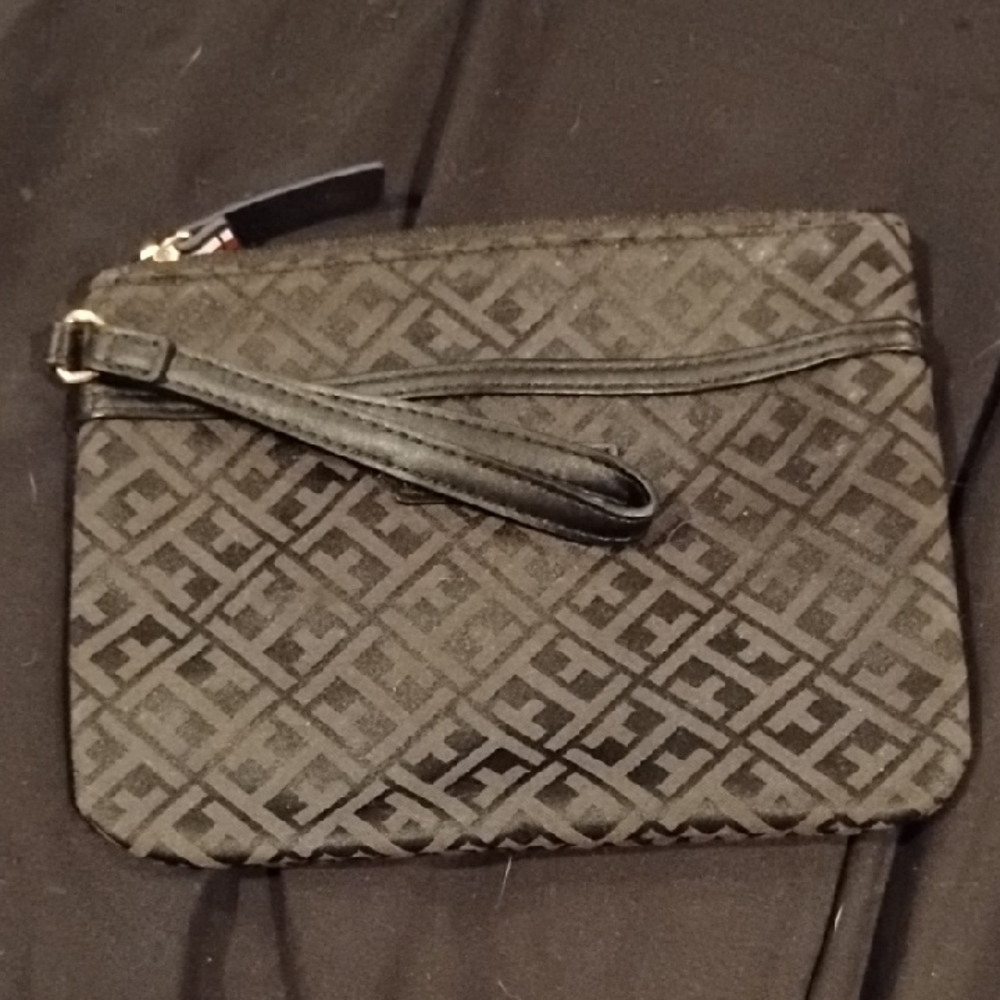 Tommy Hilfiger Black Geometric Wristlet